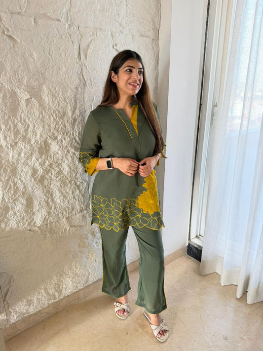 Cotton muslin 2 pc set with motifs and slit pants