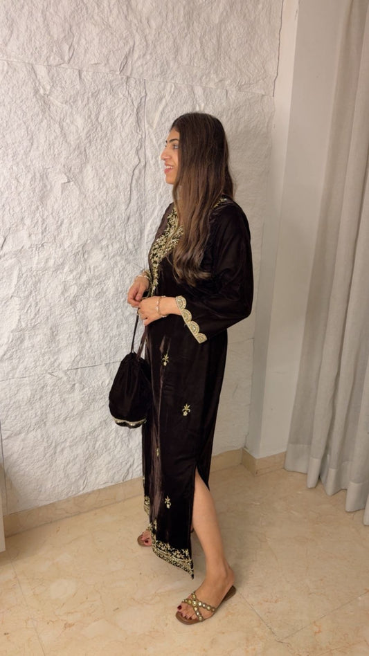 Handwork velvet slit dress with potli bag