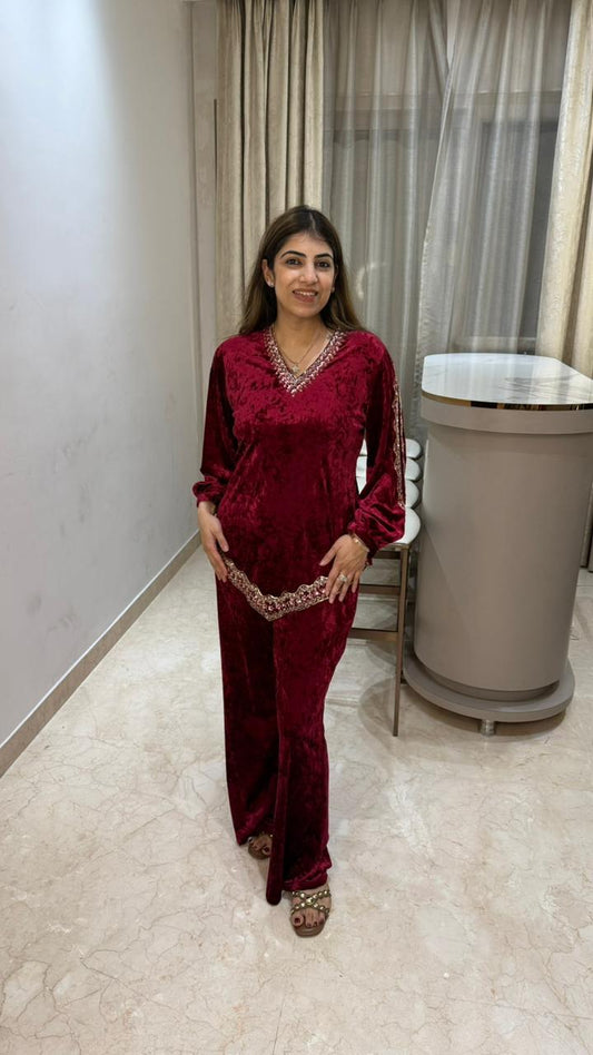 Stretchable velvet with stylish sleeves and front cut with handwork