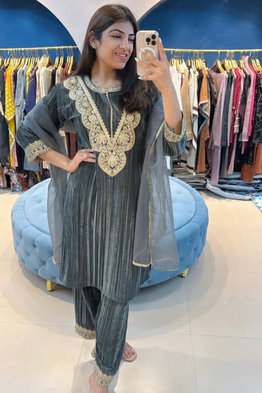 Crushed Velvet Pakistani Suit With Organza Dupatta