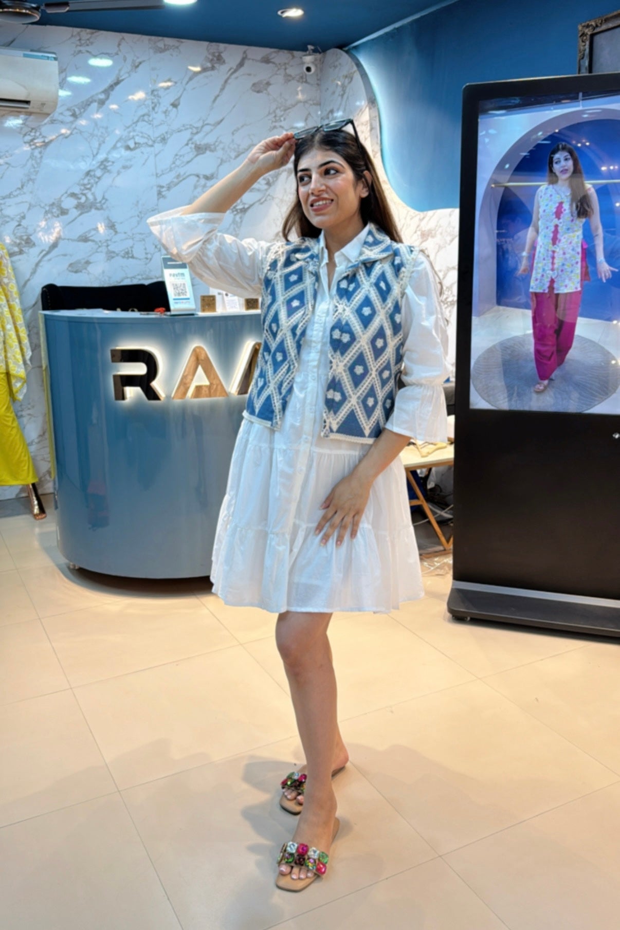 One-Piece Cotton Dress Paired With Short Jacket