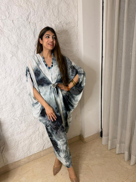 Tye & dye cowl dress with brooch with neck piece