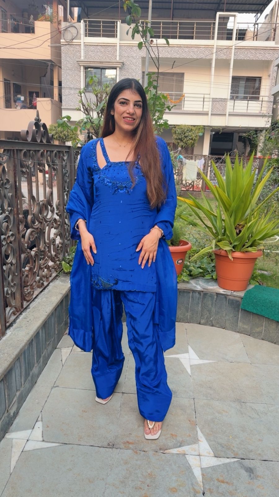 Crepe 3pc partywear suit with farshi salwar nd organza dupatta