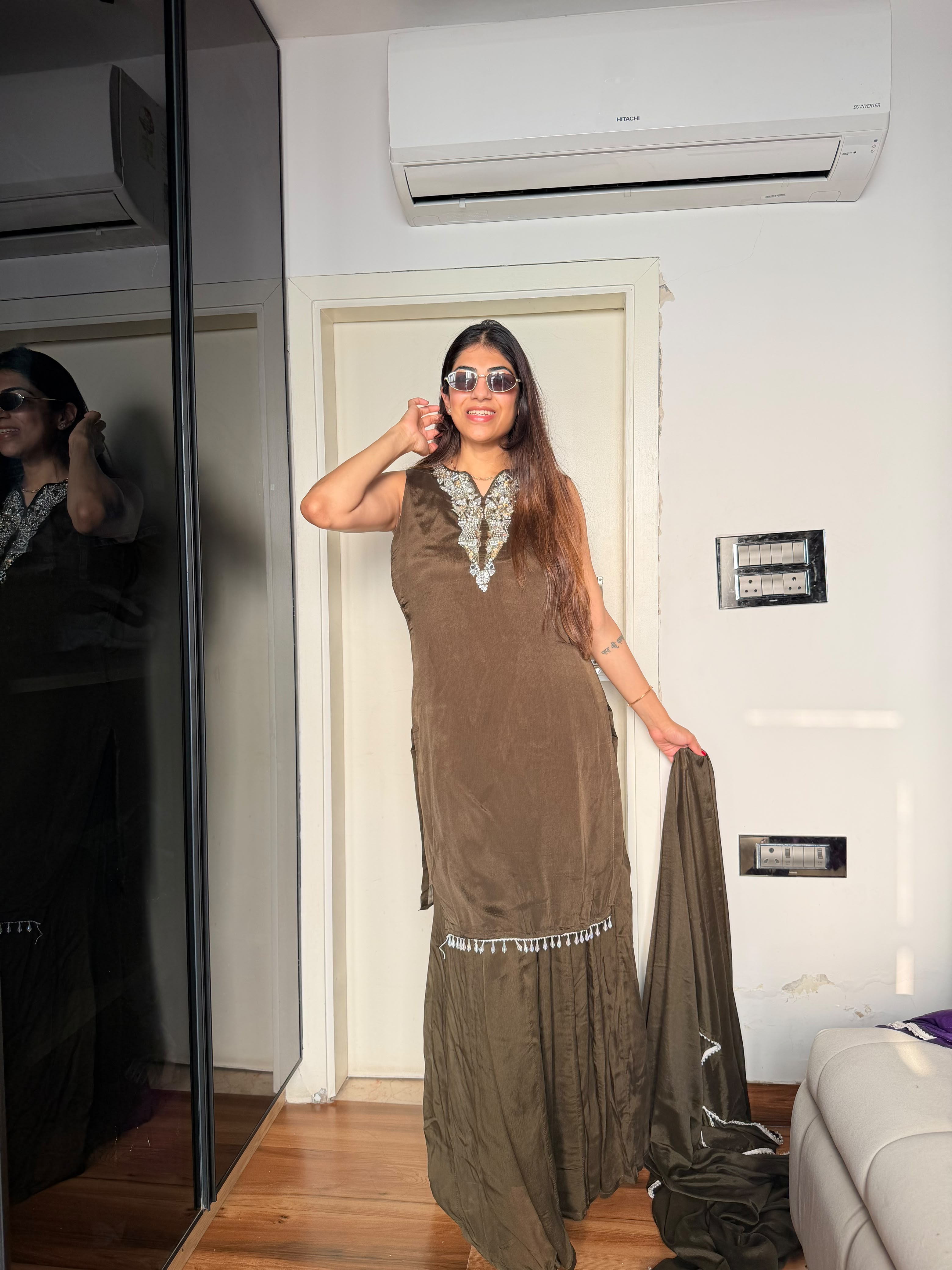Chinon 3 pc sharara set with mirror work