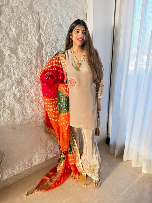 Pure crepe 3 pc, set with necklace nd bandhej duppata with gota lace work