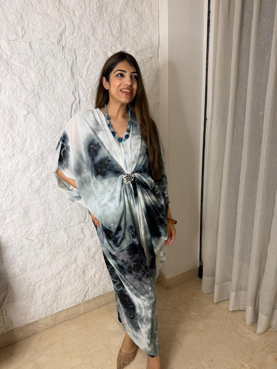 Tye & dye cowl dress with brooch with neck piece