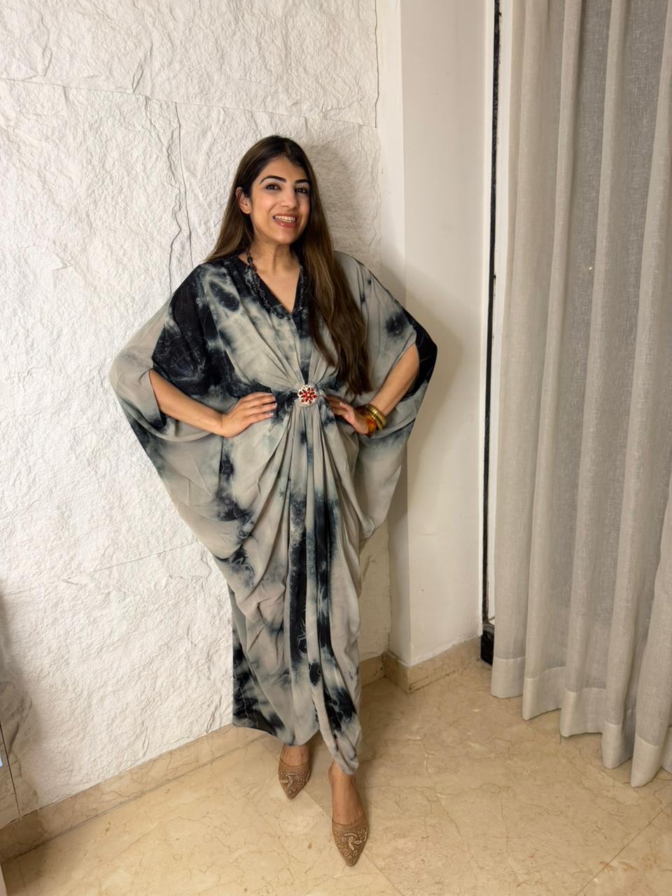 Tye & dye cowl dress with brooch with neck piece