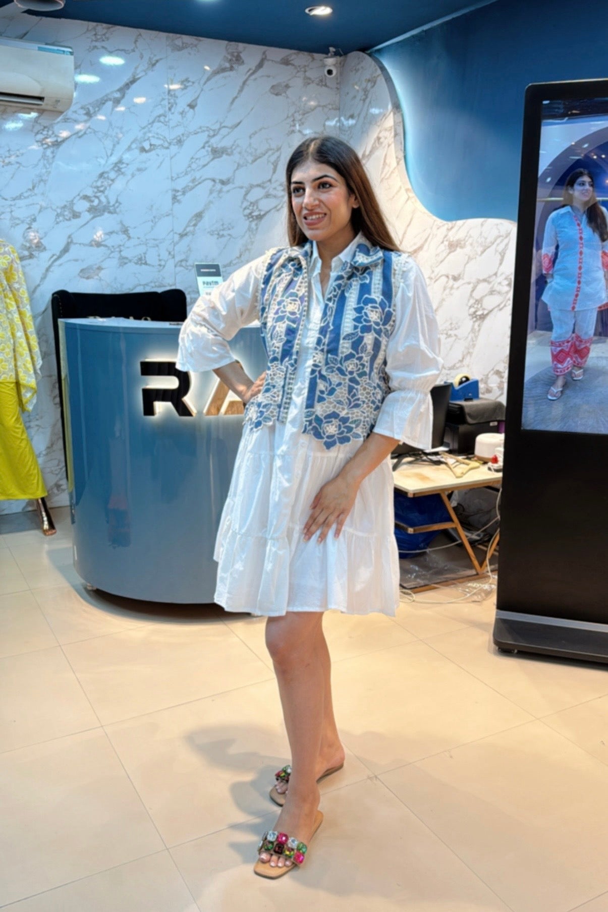 One-Piece Cotton Dress Paired With Short Jacket