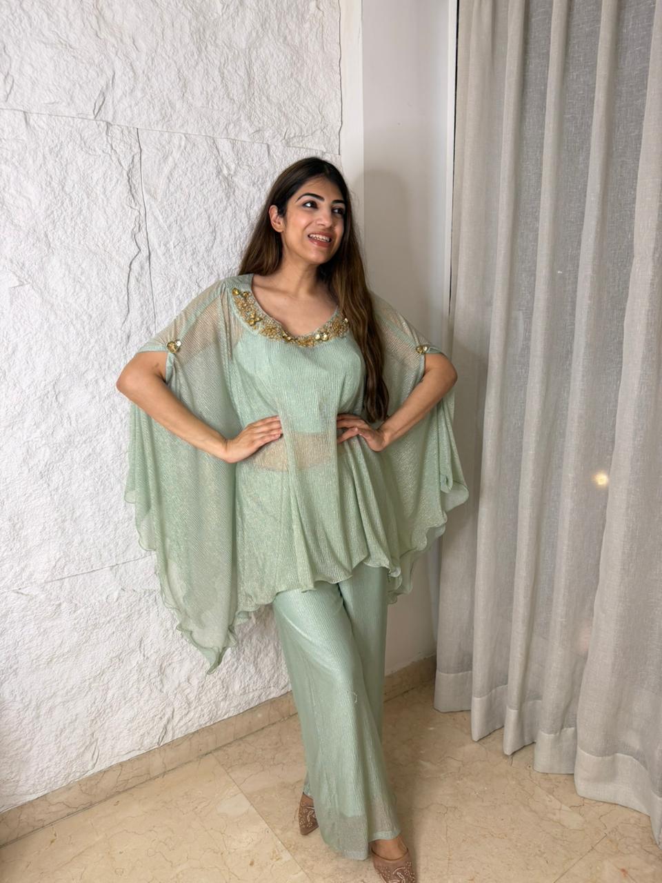 Crushed fabric indo-western with handwork on neckline with inner