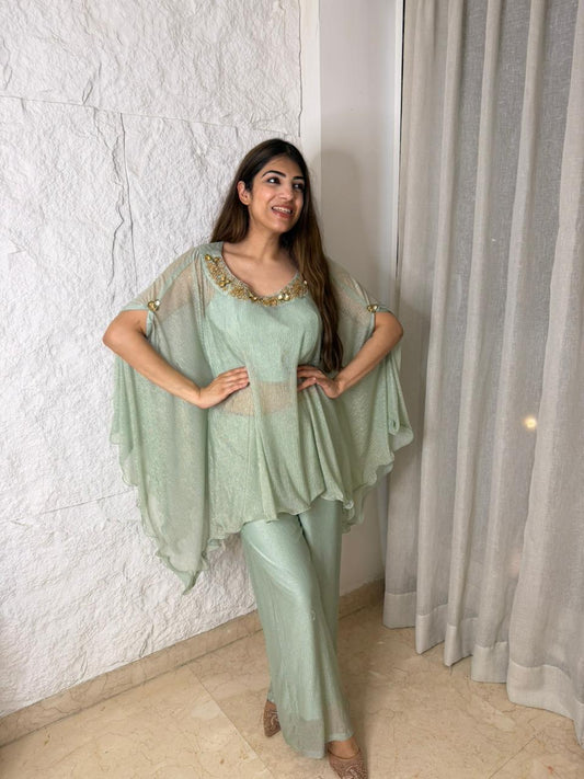 Crushed fabric indo-western with handwork on neckline with inner