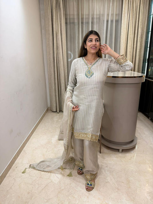 Digital glass tissue 3 pc suit with handwork with organza dupatta