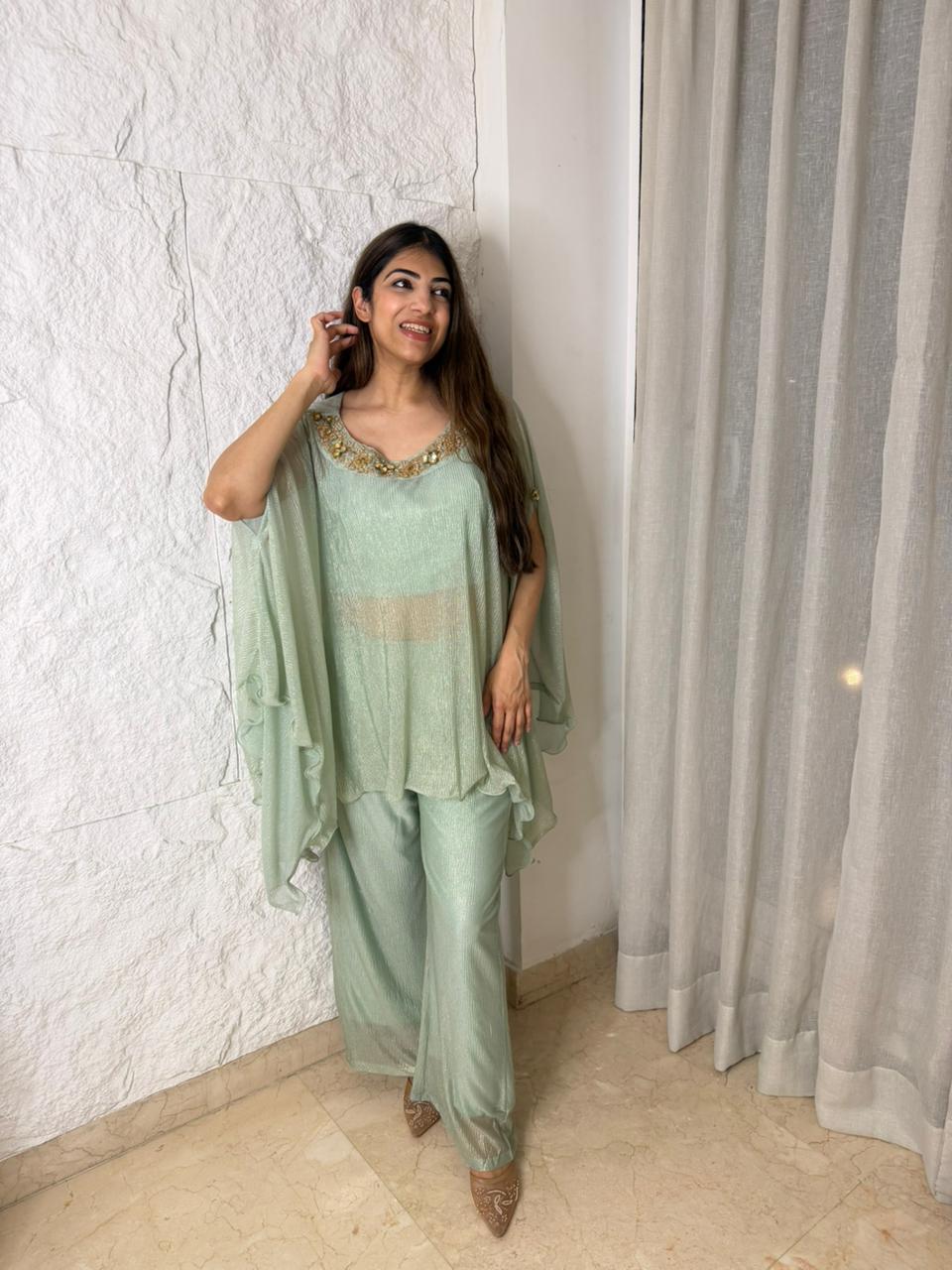 Crushed fabric indo-western with handwork on neckline with inner