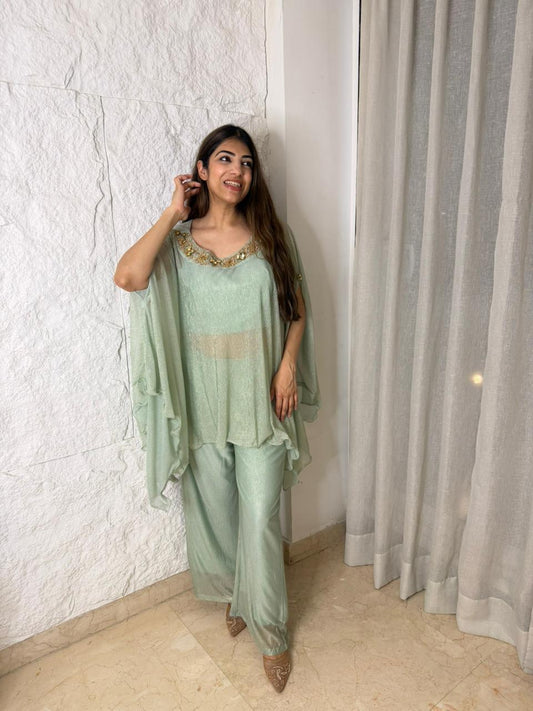 Crushed fabric indo-western with handwork on neckline with inner