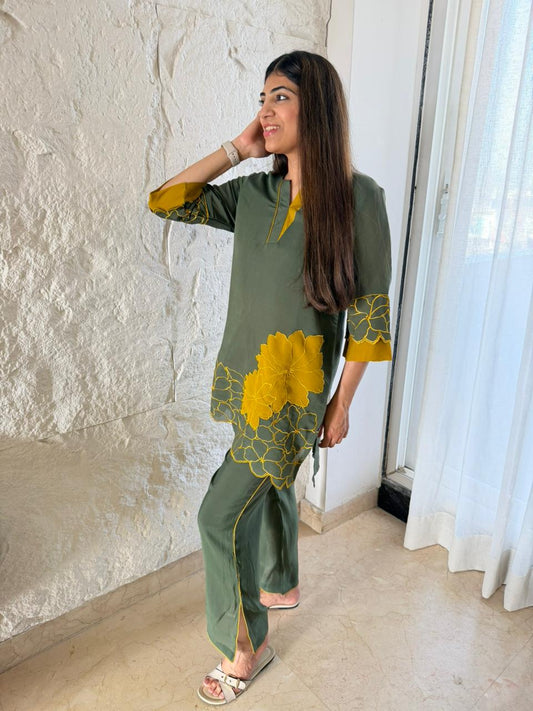 Cotton muslin 2 pc set with motifs and slit pants