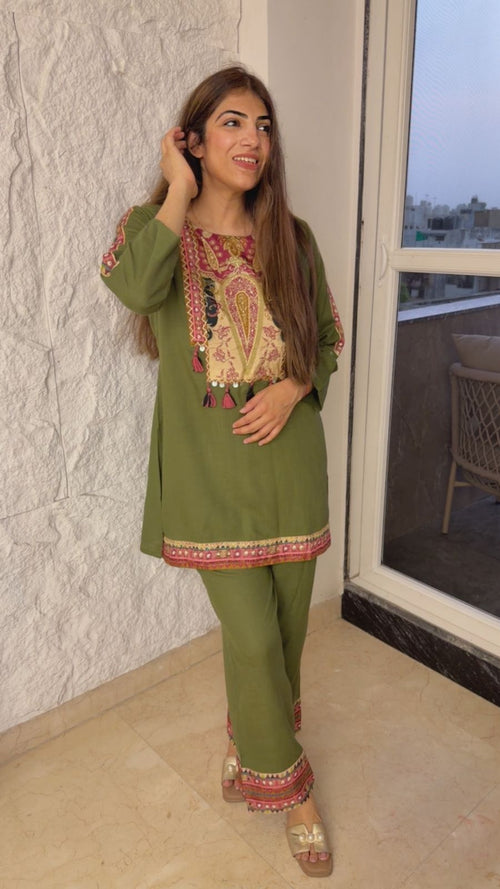 Cotton 2 pc set with embroidered neck line