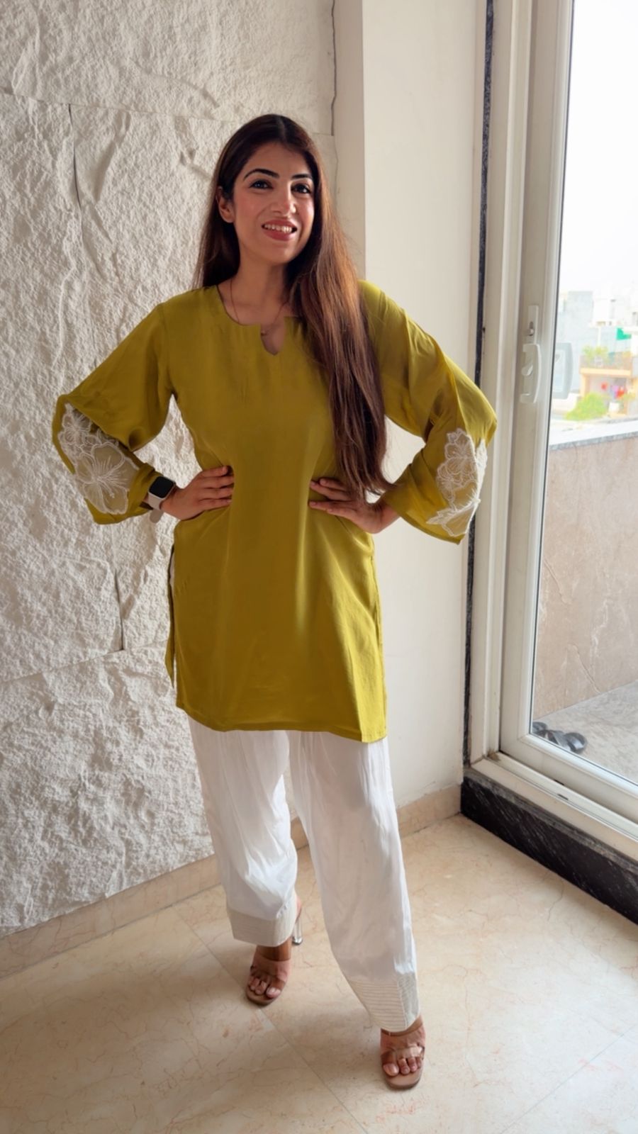 Crepe farshi set with appliqué sleeves