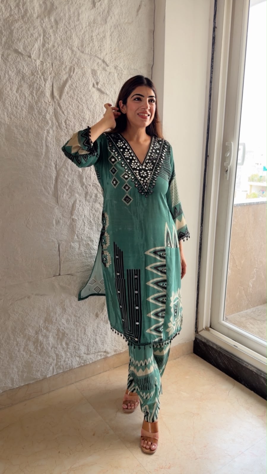 Pure crepe 2pc ,set  with straight pants & highlight with mirror work