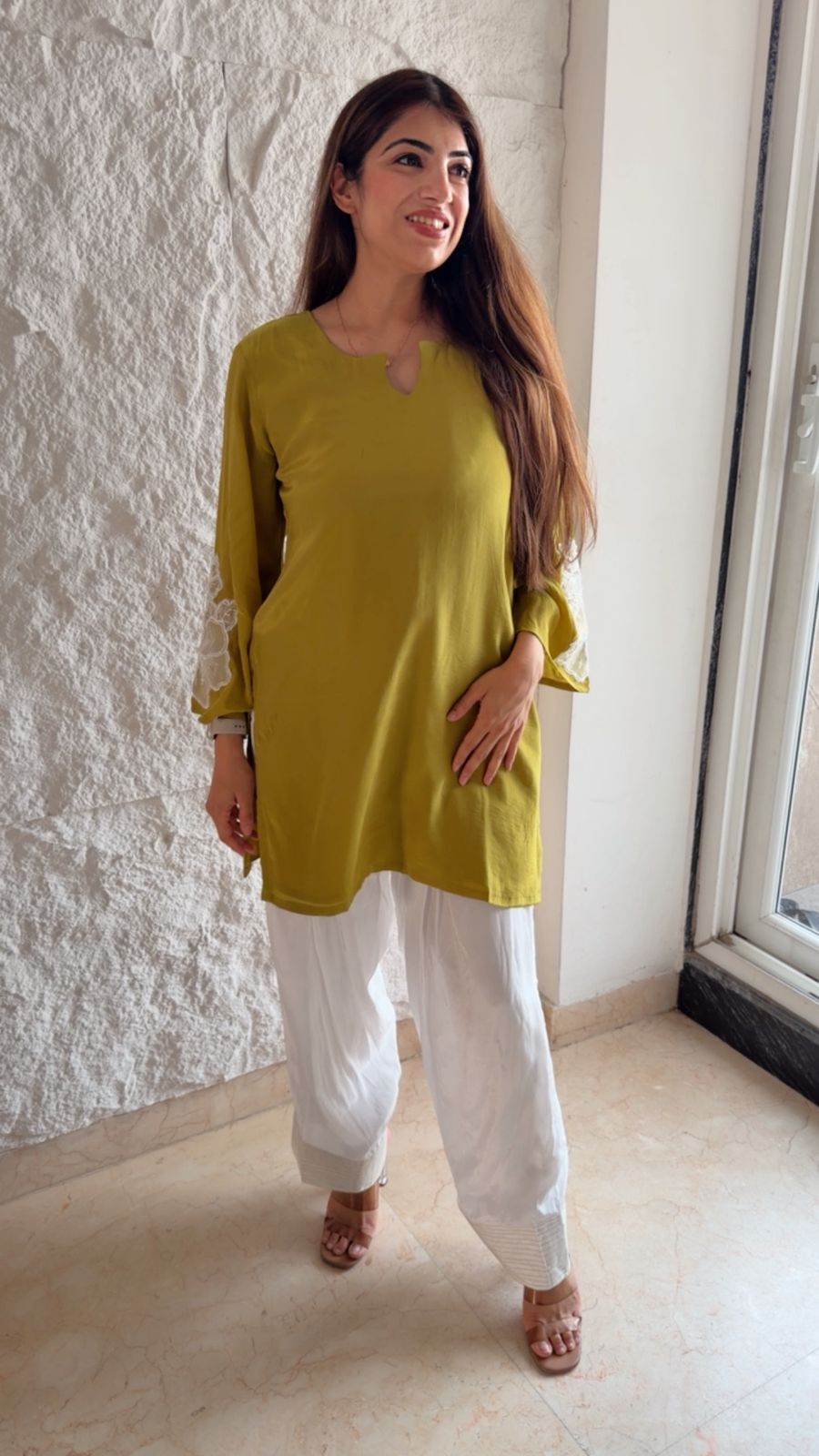 Crepe farshi set with appliqué sleeves