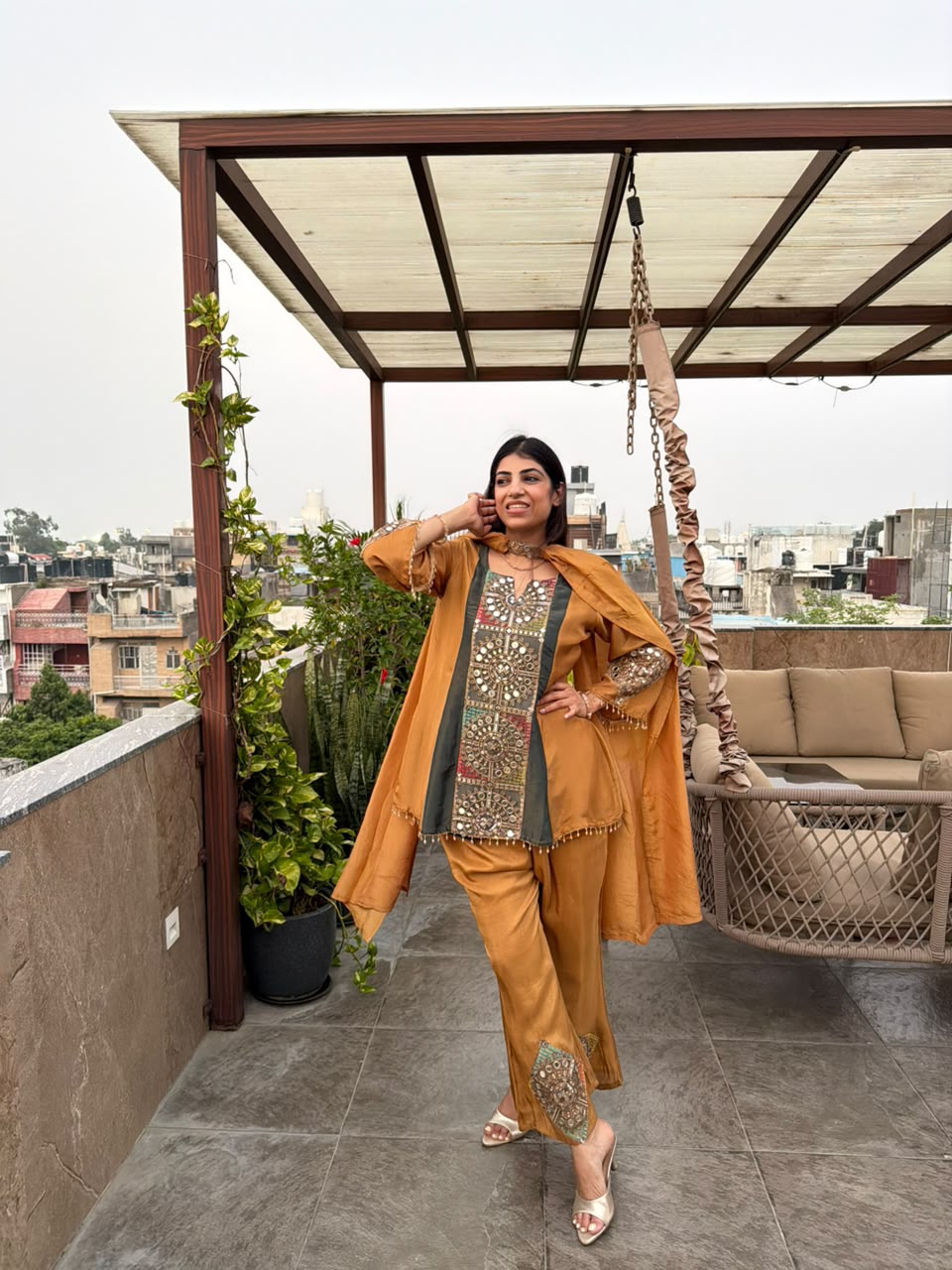 Cosmo 3pc, set with bell bottom plazo & choker neck dupatta