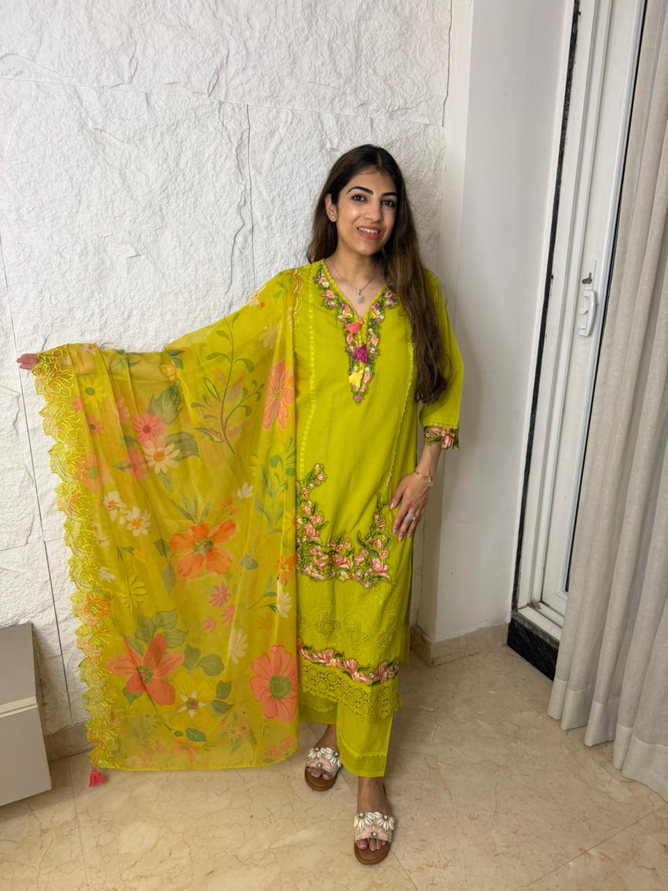 Pure mul cotton 3pc set, cut work nd patch work, with digital print organza duppata