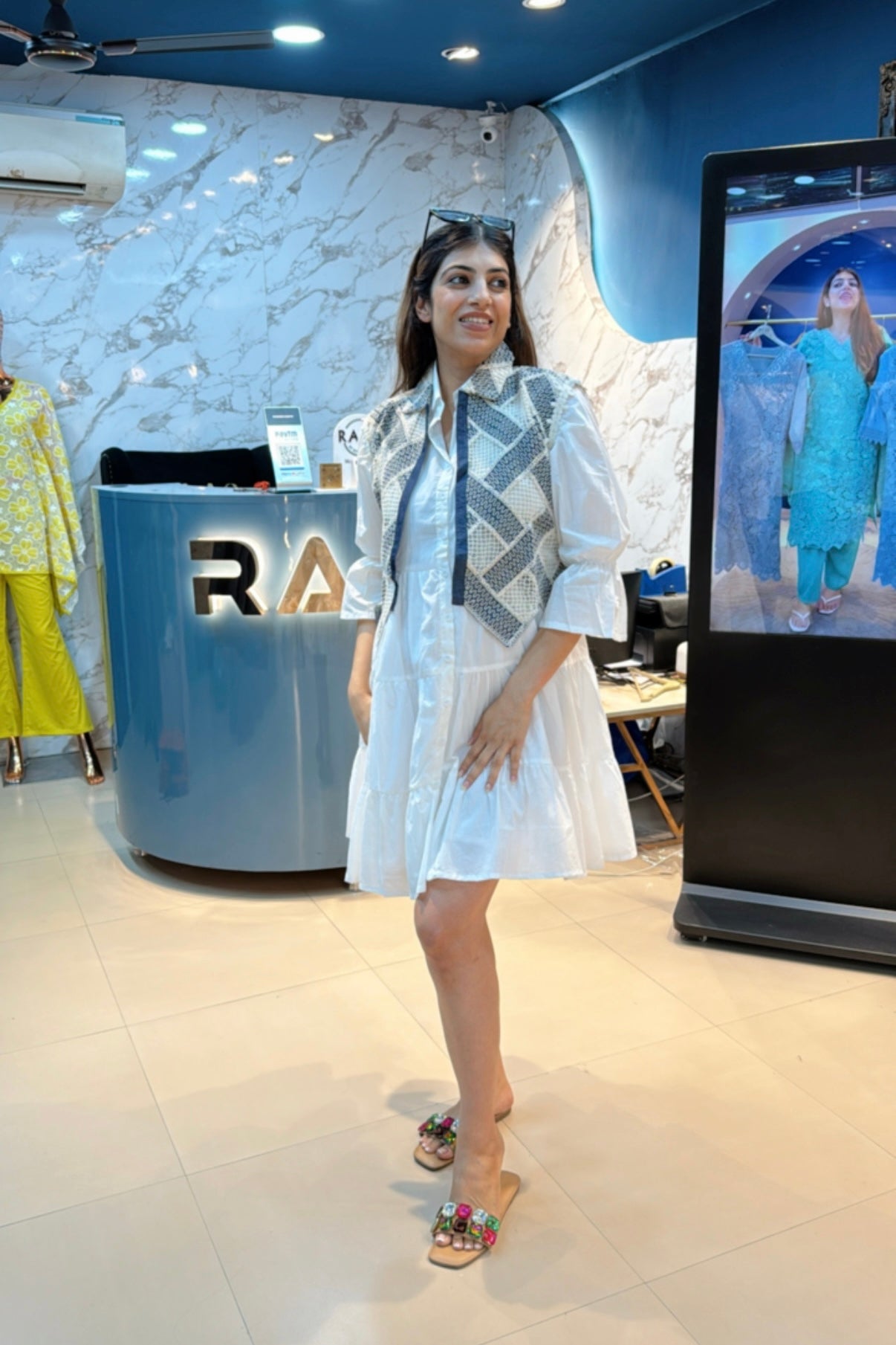 One-Piece Cotton Dress Paired With Short Jacket