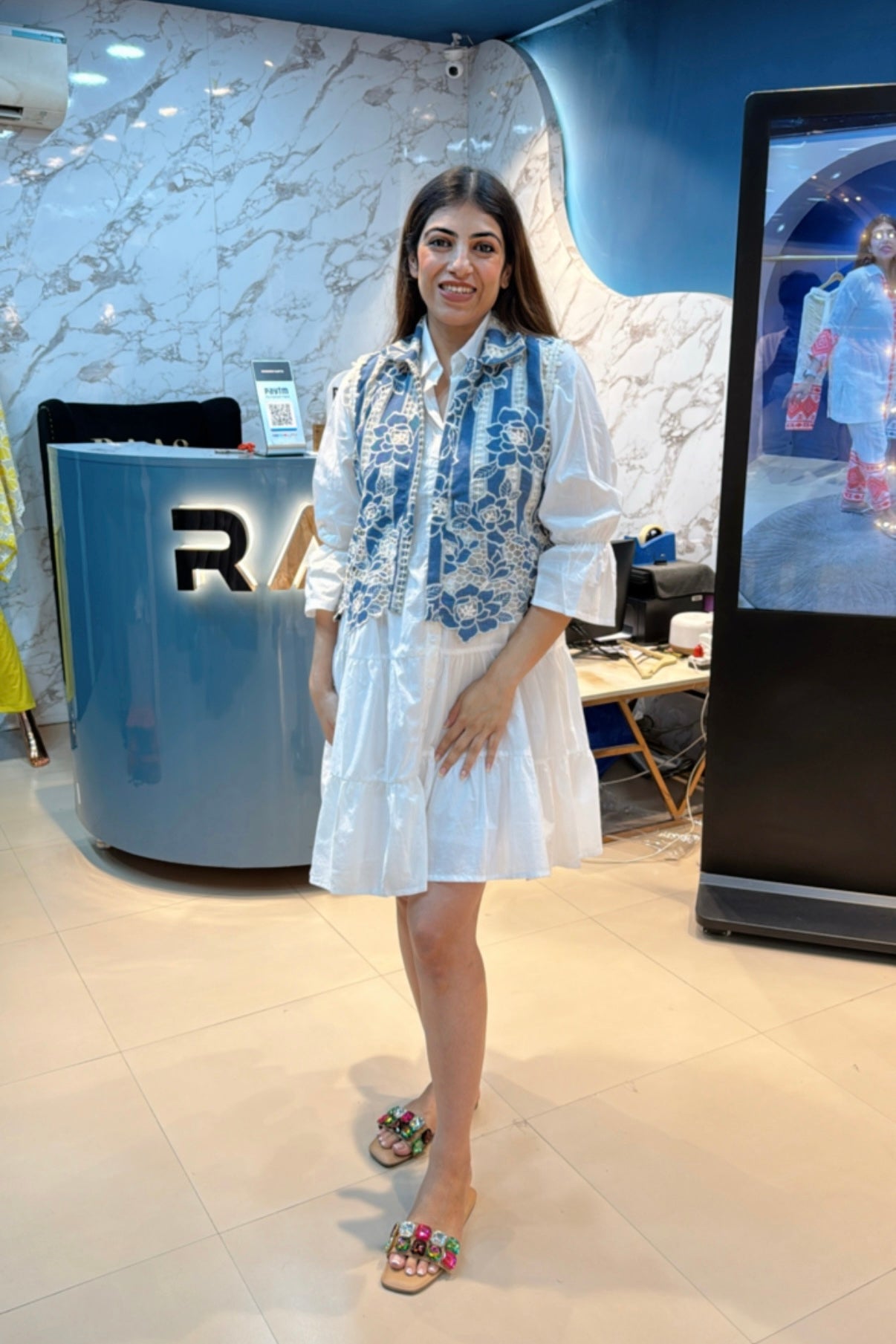 One-Piece Cotton Dress Paired With Short Jacket