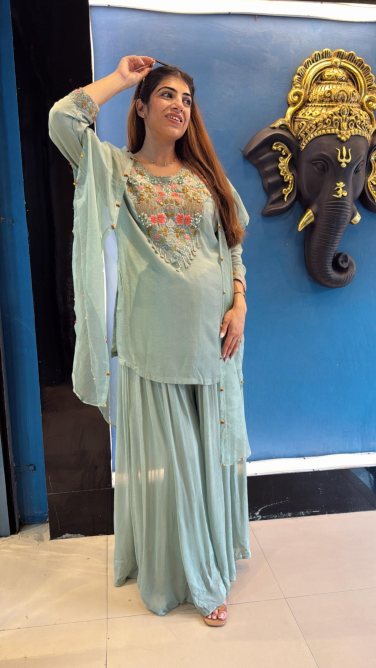 Chinon divider with silk embroidered shirt with organza cape