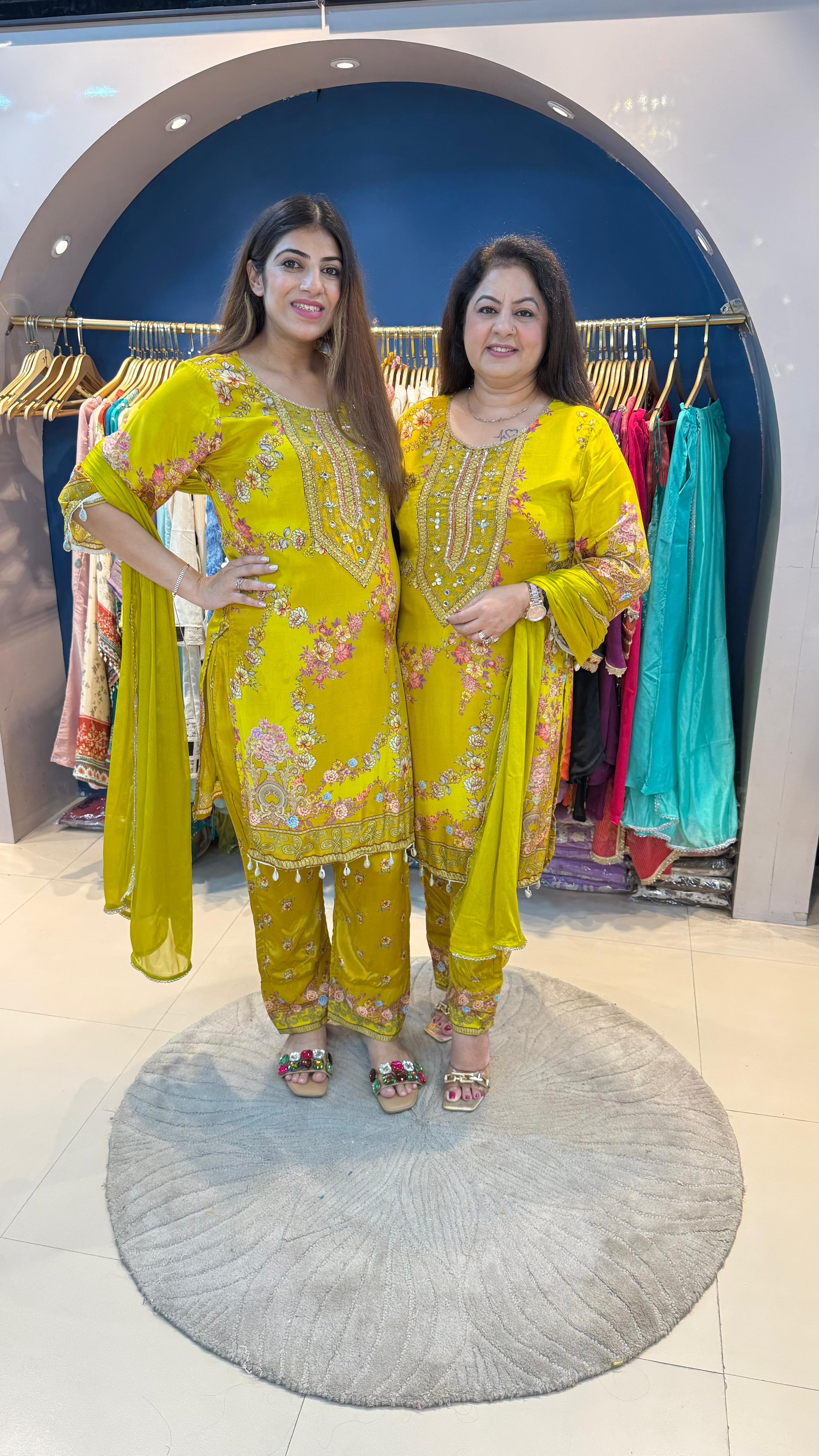 Digital crepe 3 pc suit with highlighting