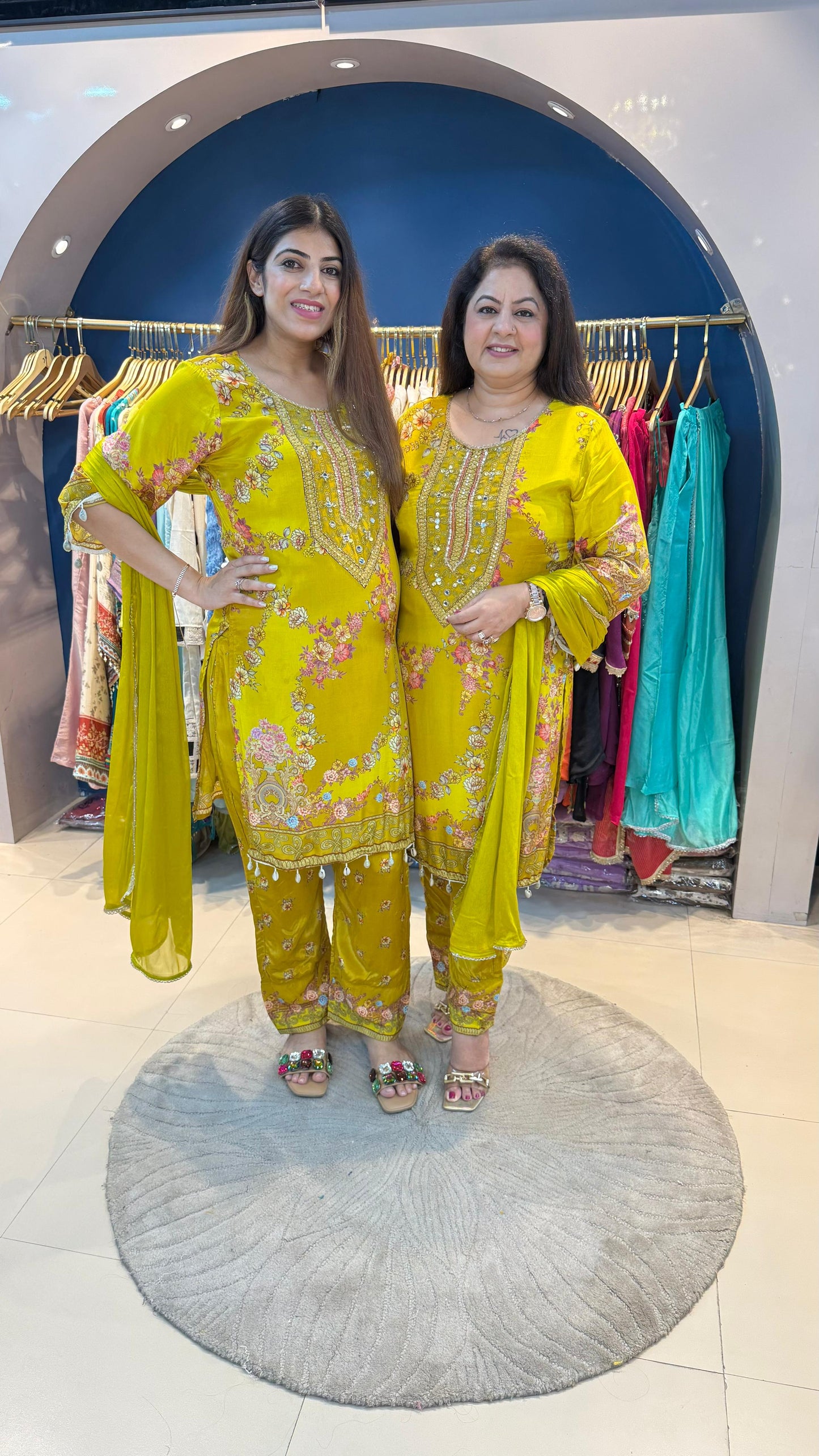Digital crepe 3 pc suit with highlighting