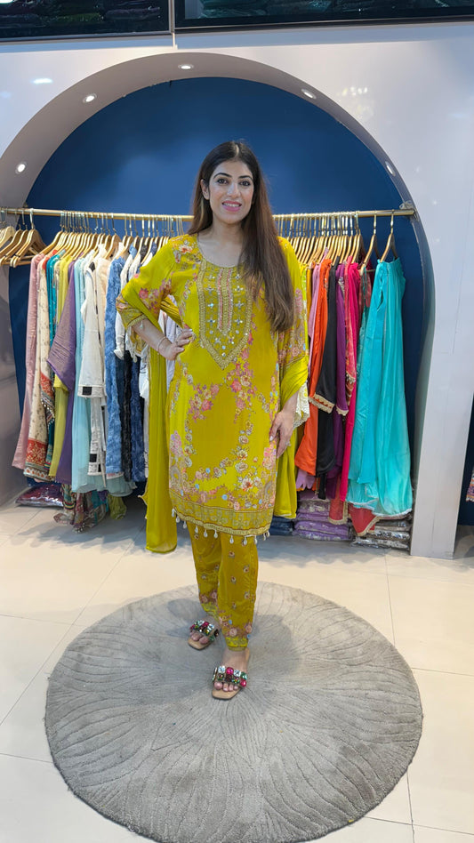 Digital crepe 3 pc suit with highlighting