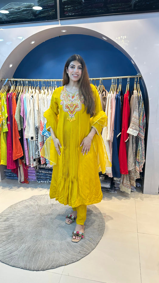 Dola silk pleated suit with handwork