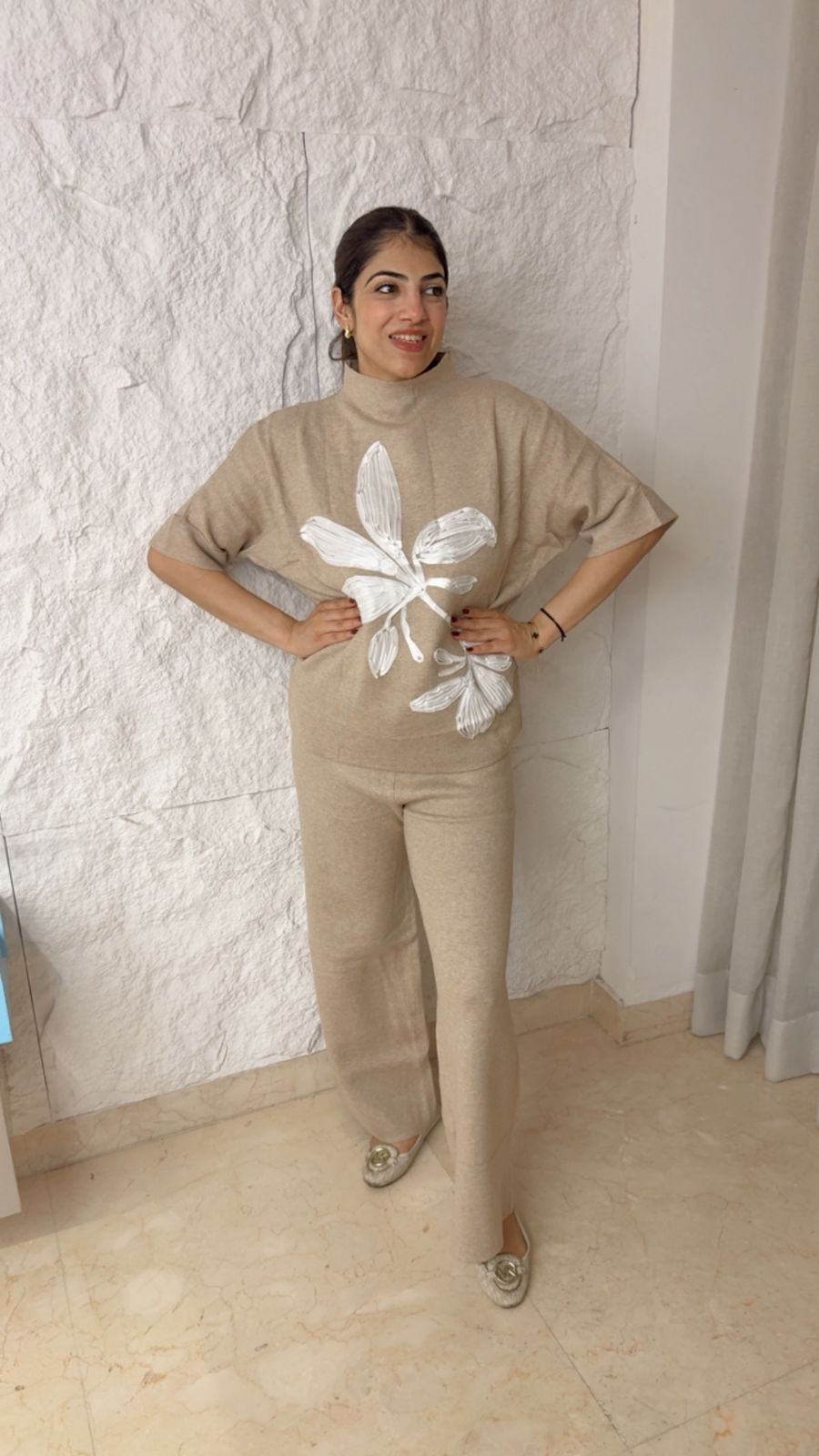Free size woollen co-ord set with flower detail