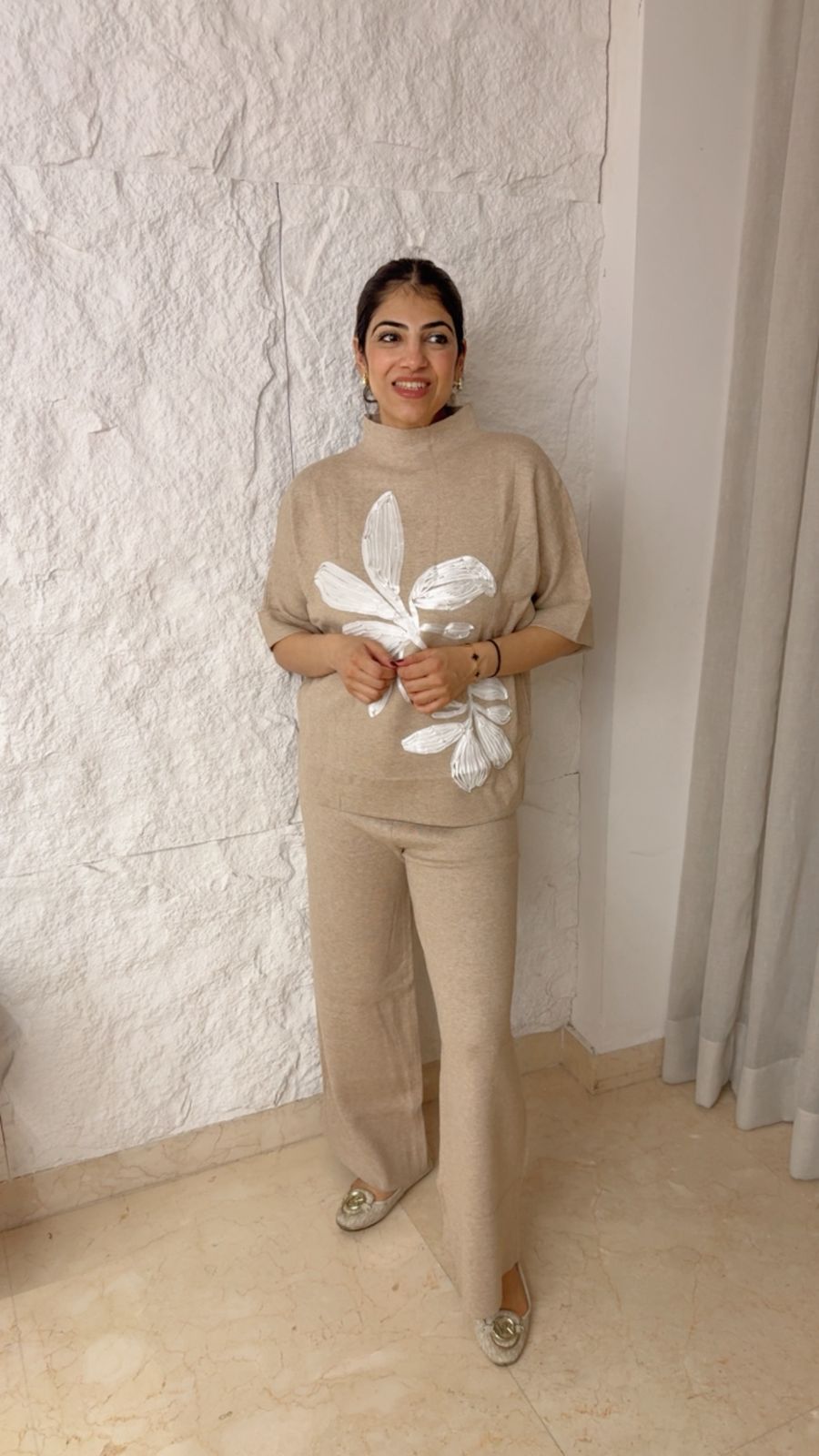 Free size woollen co-ord set with flower detail