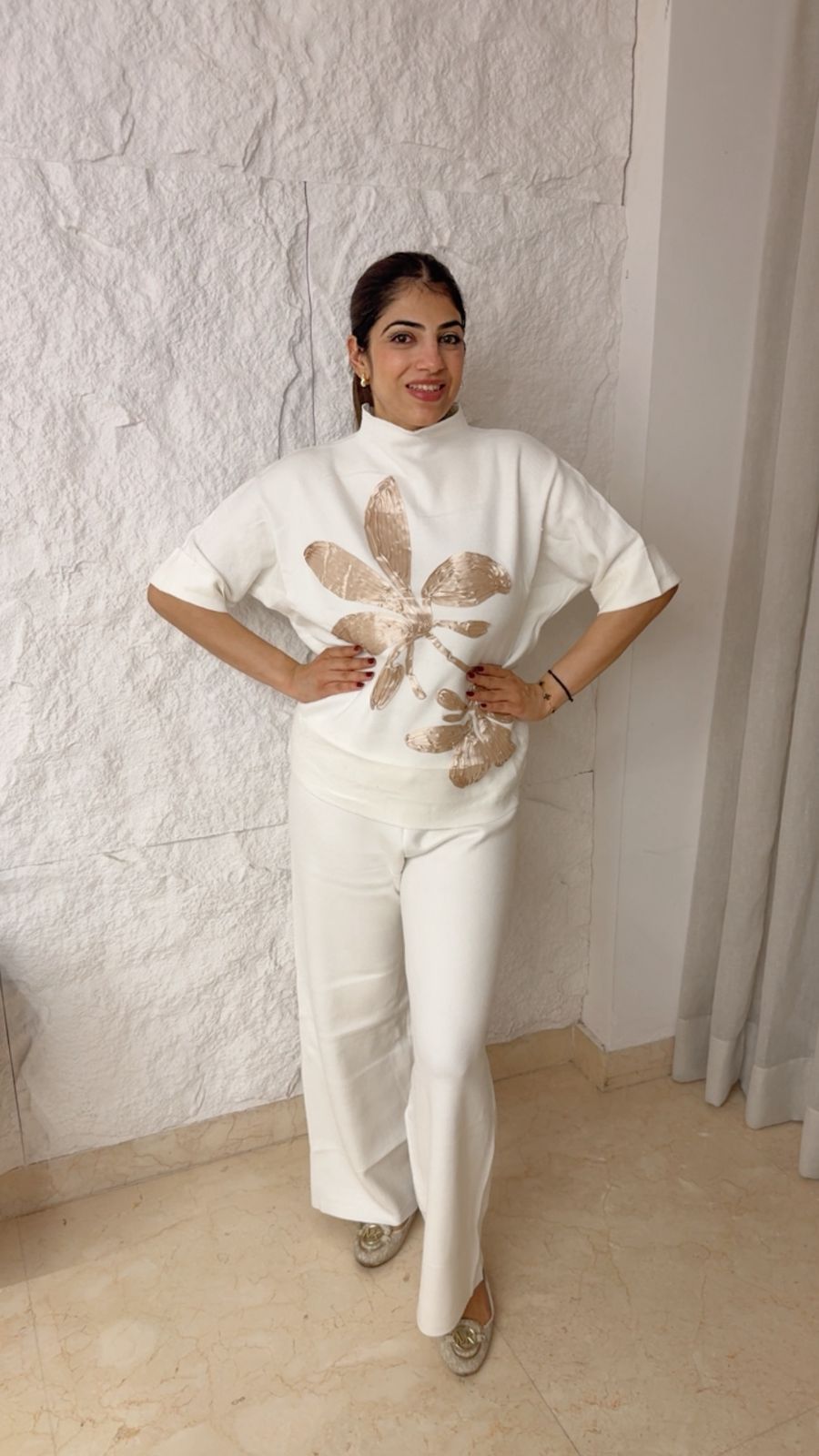 Free size woollen co-ord set with flower detail