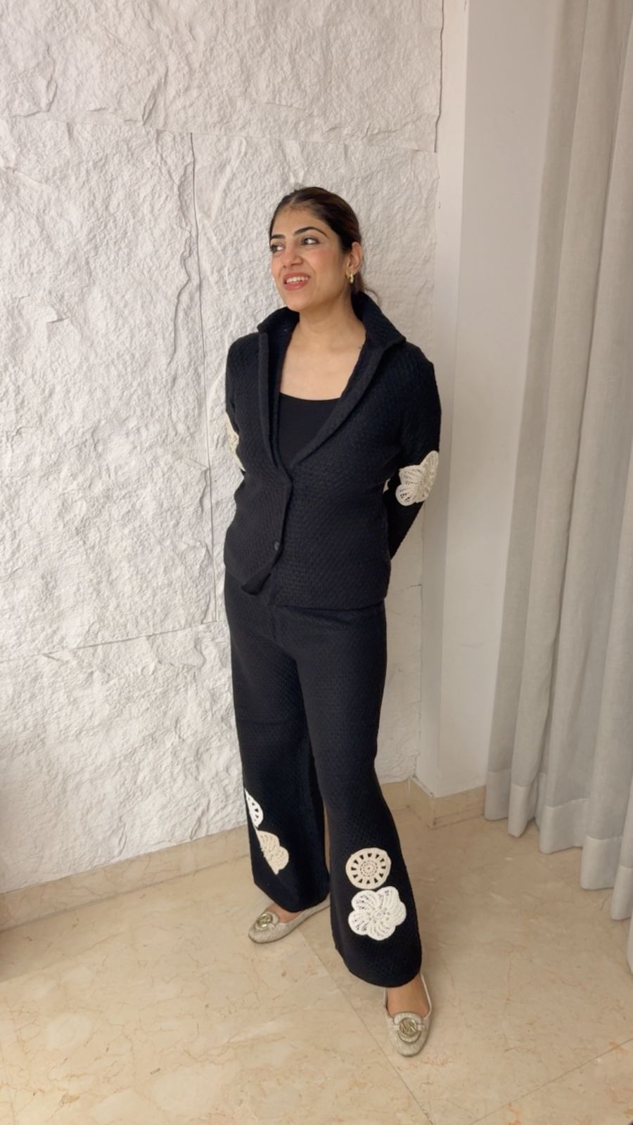 Free size woollen blazer 2 pc set with flower motif