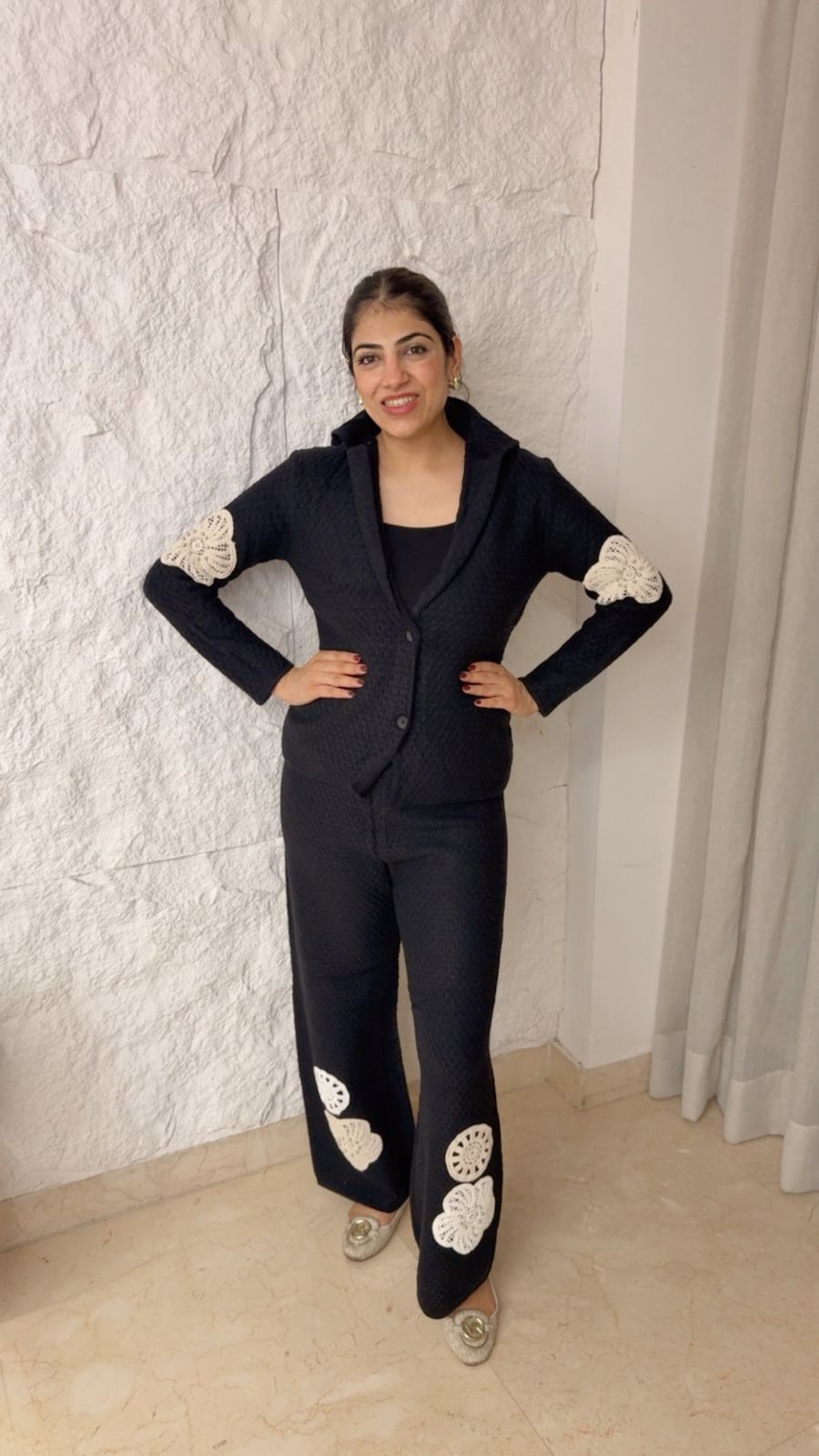 Free size woollen blazer 2 pc set with flower motif