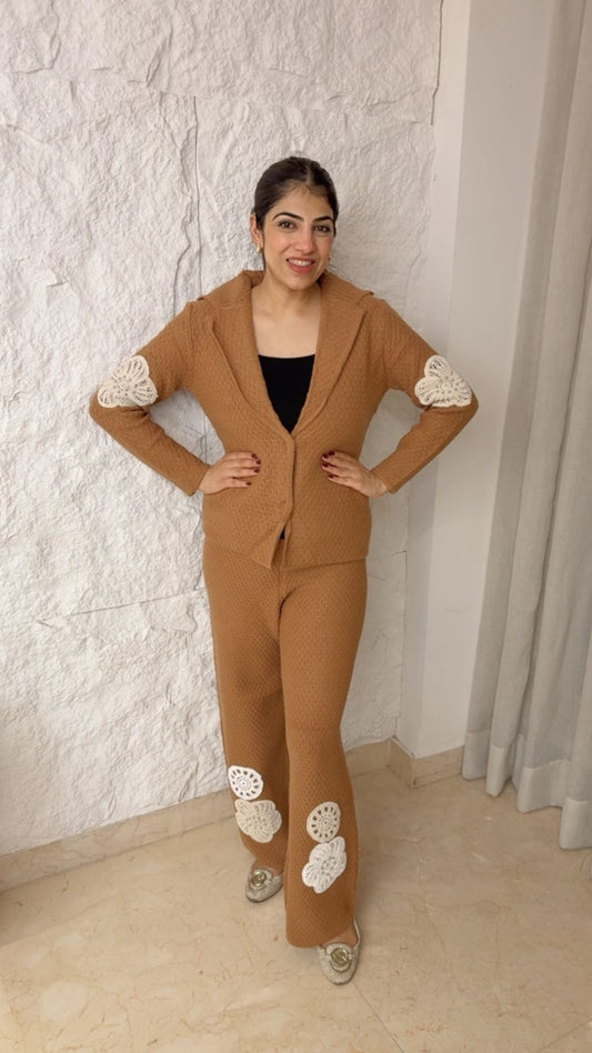 Free size woollen blazer 2 pc set with flower motif