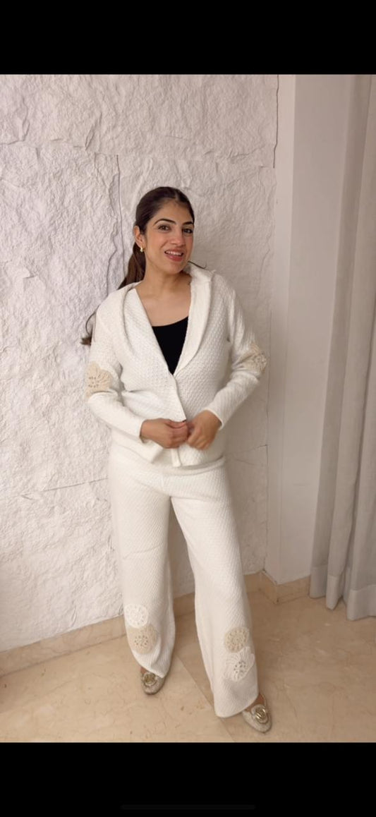 Free size woollen blazer 2 pc set with flower motif